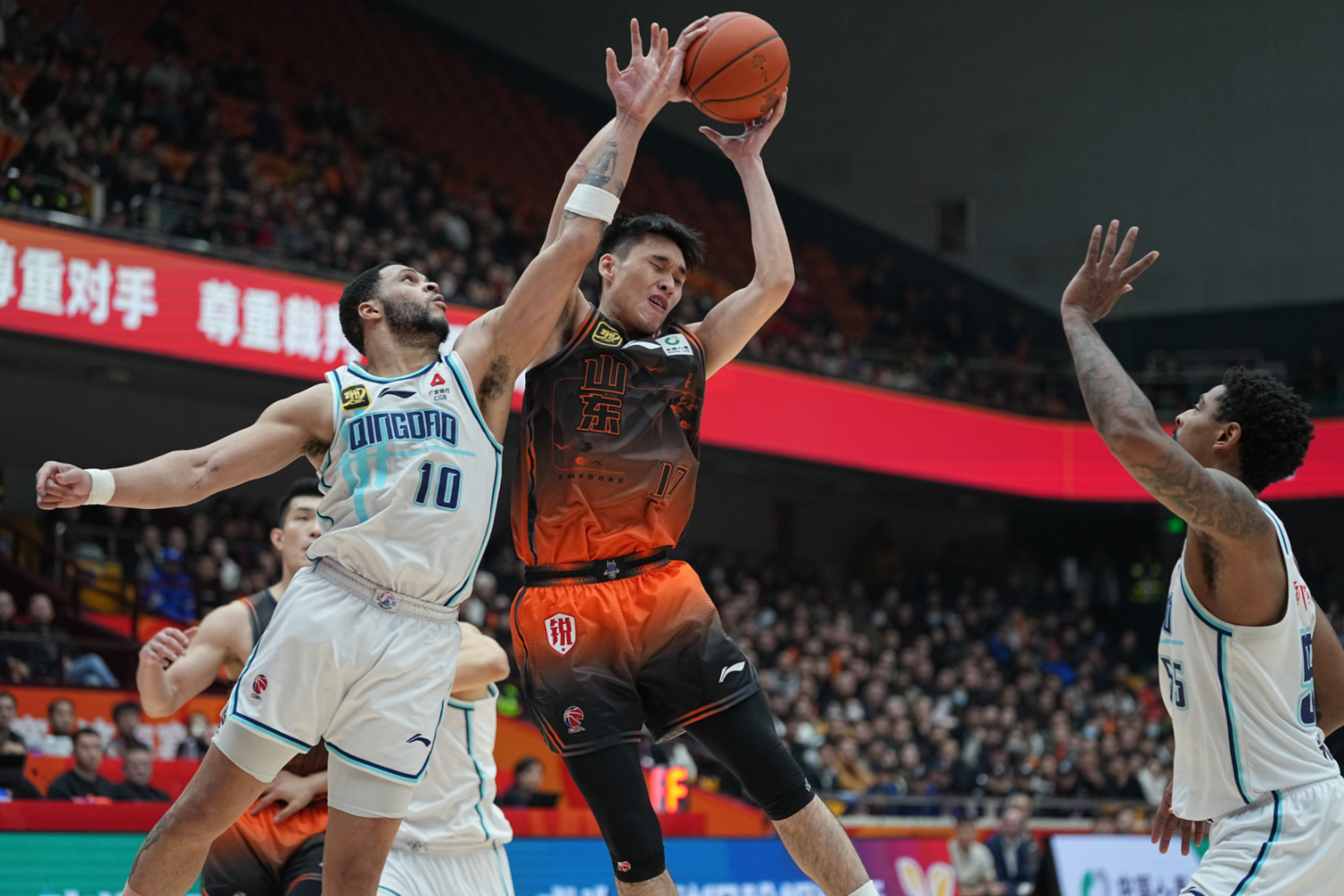 今晨体能课后,山东男篮再遭质疑备战西甲,管理层满意,控场能力受关注的简单介绍 今晨体能课后,山东男篮再遭质疑备战西甲,管理层满意,控场能力受关注的简单介绍